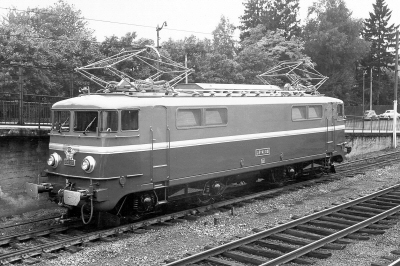 {short description of image}